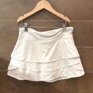 WHITE ATHLETA GIRL SWING SKORT SIZE 12Y (GREAT CONDITION)